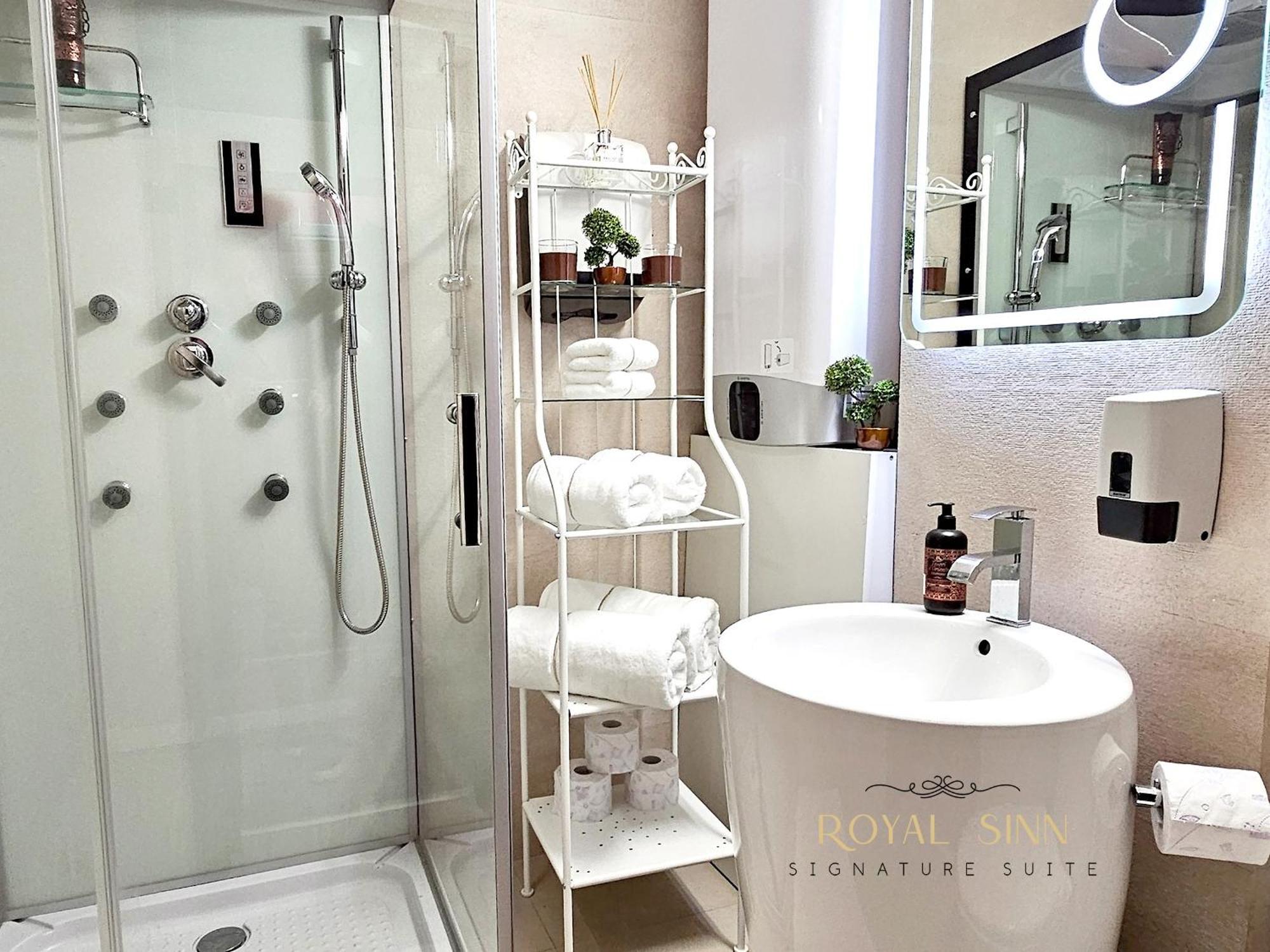 Royal Sinn Signature Suite Бухарест Экстерьер фото